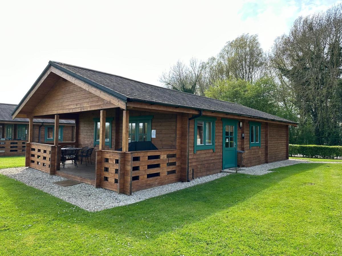 Kingfisher Lodge, Lake Pochard 사우스 체르니 외부 사진